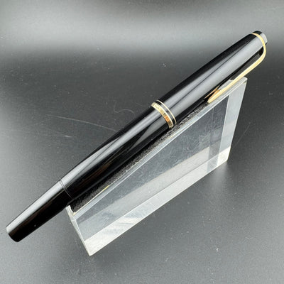 Montblanc No. 22 Black Resin Fountain Pen 14C Gold Extra-Fine Nib Serviced