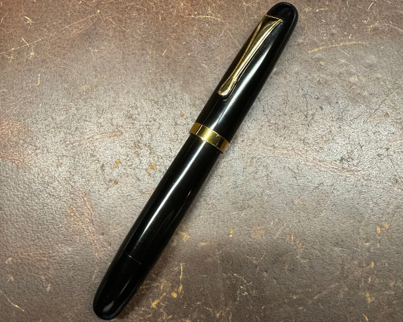 Ban-Ei Oversized Urushi Fountain Pen 14K Gold 50 Nib