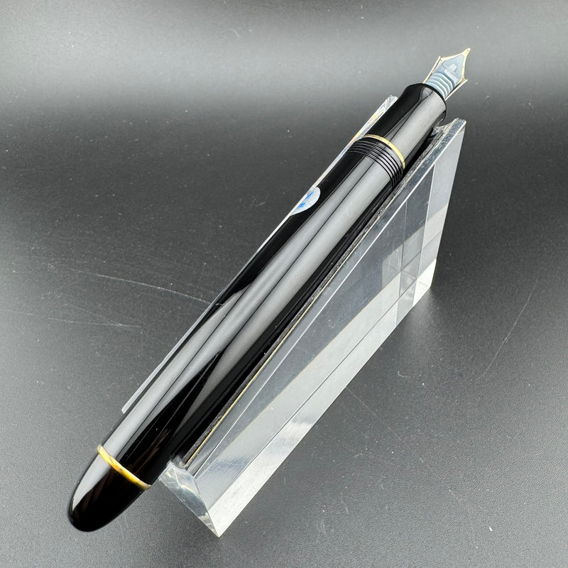 Pilot Custom 742 Black Resin Fountain Pen 14K Gold Medium Nib w/Box NOS