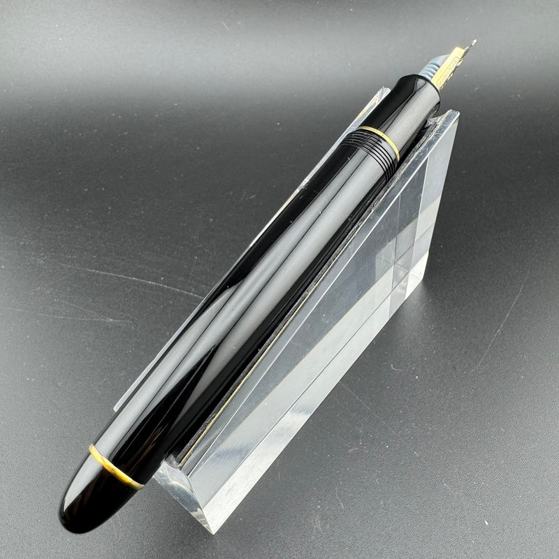 Pilot Custom 742 Black Resin Fountain Pen 14K Gold Medium Nib w/Box NOS