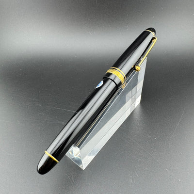 Pilot Custom 742 Black Resin Fountain Pen 14K Gold Medium Nib w/Box NOS