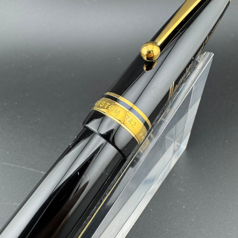 Pilot Custom 742 Black Resin Fountain Pen 14K Gold Medium Nib w/Box NOS