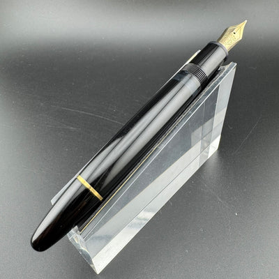 Montblanc Meisterstück No. 146 Fountain Pen 14K Gold Fine Nib Serviced