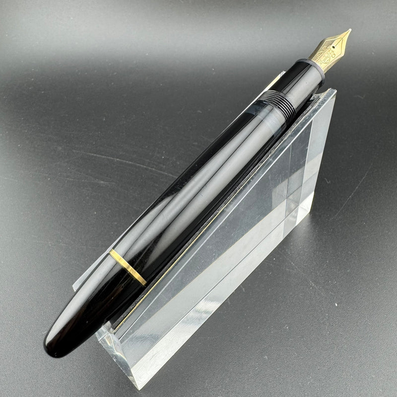 Montblanc Meisterstück No. 146 Fountain Pen 14K Gold Fine Nib Serviced