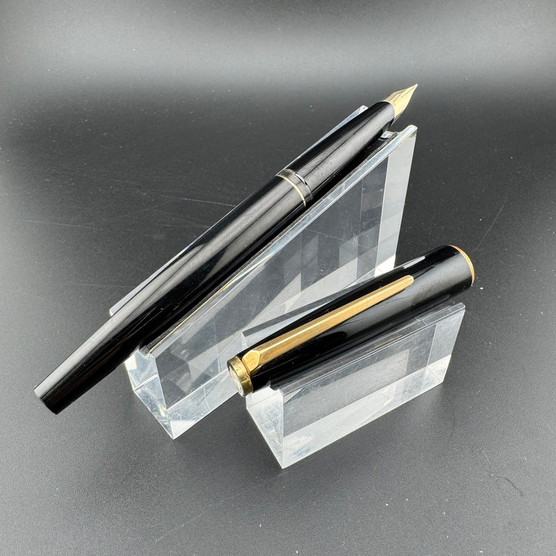Montblanc Classic No. 320P Fountain Pen 14K Gold Extra-Fine Nib