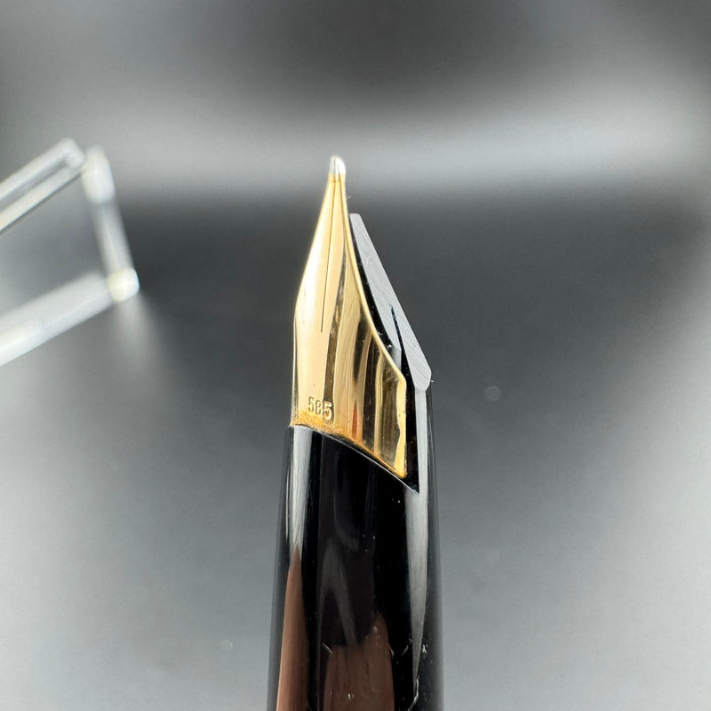 Montblanc Classic No. 320P Fountain Pen 14K Gold Extra-Fine Nib