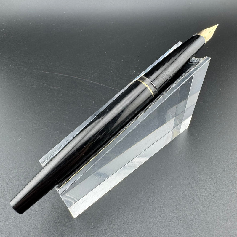Montblanc Classic No. 320P Fountain Pen 14K Gold Extra-Fine Nib
