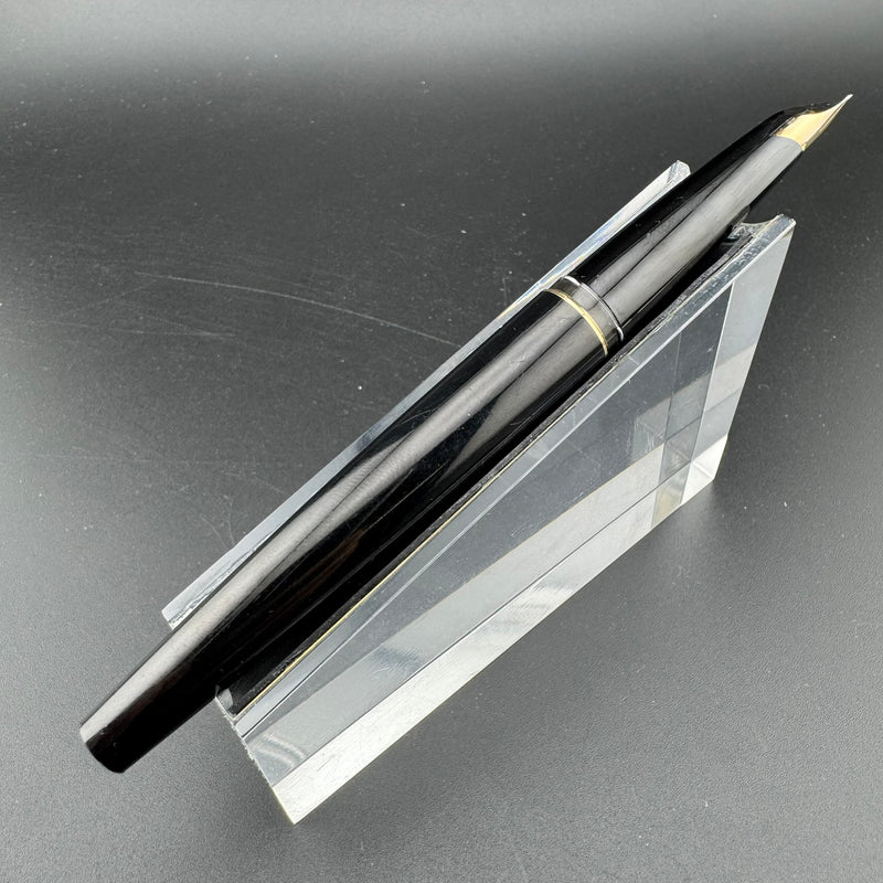 Montblanc Classic No. 320P Fountain Pen 14K Gold Extra-Fine Nib