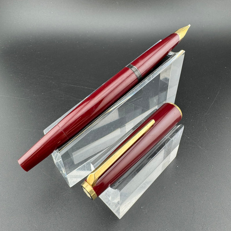 Montblanc Classic No. 320 Burgundy Fountain Pen 14K Gold Broad Nib Serviced