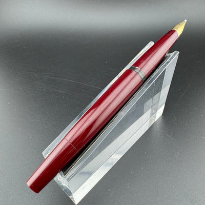 Montblanc Classic No. 320 Burgundy Fountain Pen 14K Gold Broad Nib Serviced