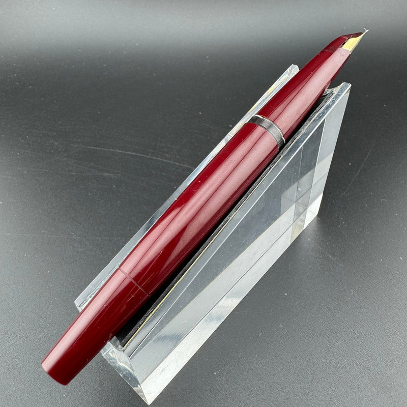 Montblanc Classic No. 320 Burgundy Fountain Pen 14K Gold Broad Nib Serviced