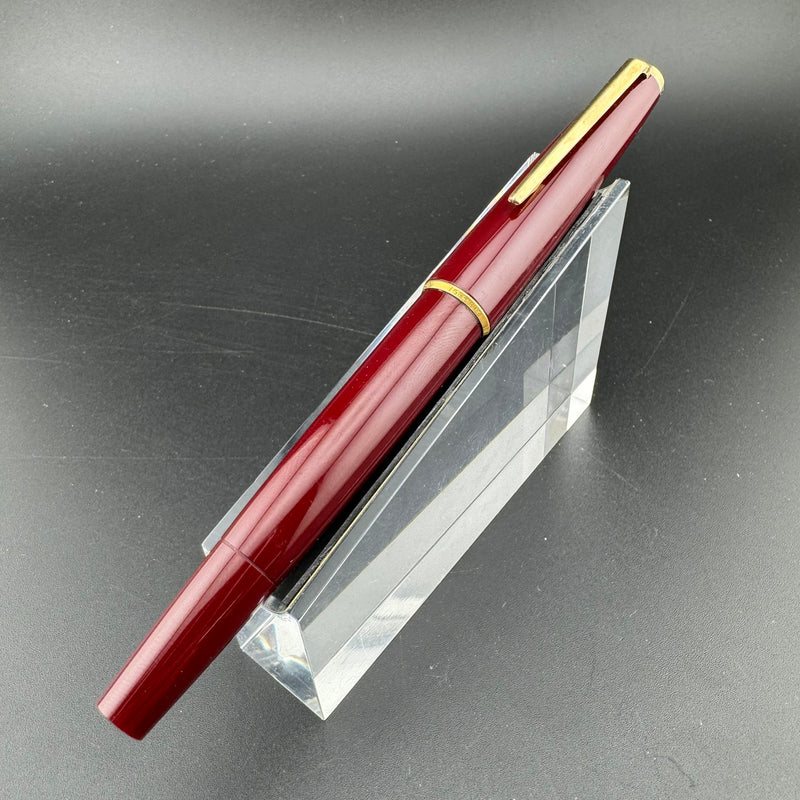 Montblanc Classic No. 320 Burgundy Fountain Pen 14K Gold Broad Nib Serviced