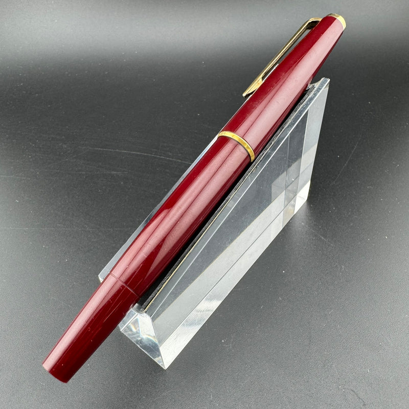 Montblanc Classic No. 320 Burgundy Fountain Pen 14K Gold Broad Nib Serviced