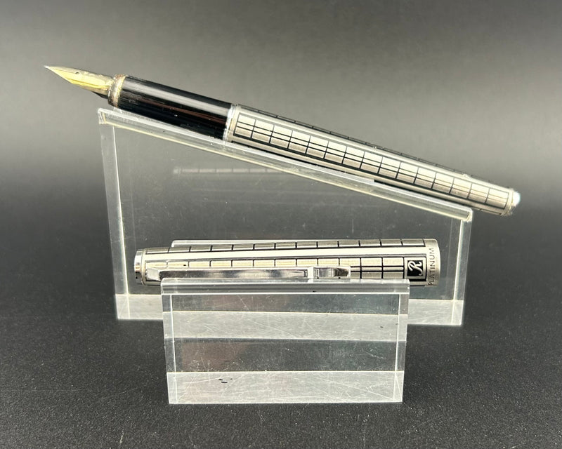 Platinum Checkered Fountain Pen 14K White Gold, Extra Fine nib