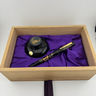 Pilot Emperor's Enthronement Commemoration Maki-e Fountain Pen Phoenix Limited 18K Gold Medium nib with box and Ink well
