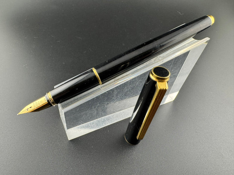 Pilot Deluxe Black Lacquer Fountain Pen 18K Gold F Nib