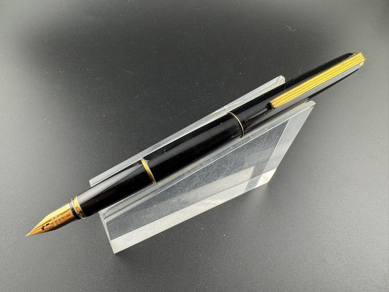 Pilot Deluxe Black Lacquer Fountain Pen 18K Gold F Nib