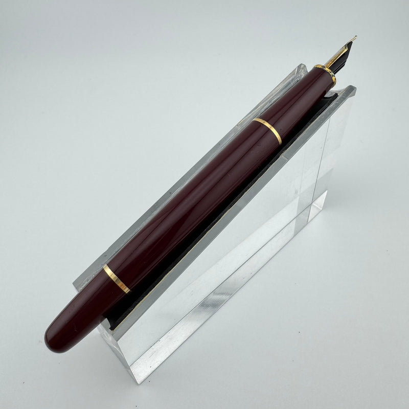 Montblanc Meisterstück No. 144 Burgundy Classique Fountain Pen 14K Gold Fine Nib