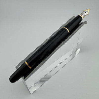 Montblanc Meisterstück No. 144 Classique Fountain Pen 18K Gold Medium Nib