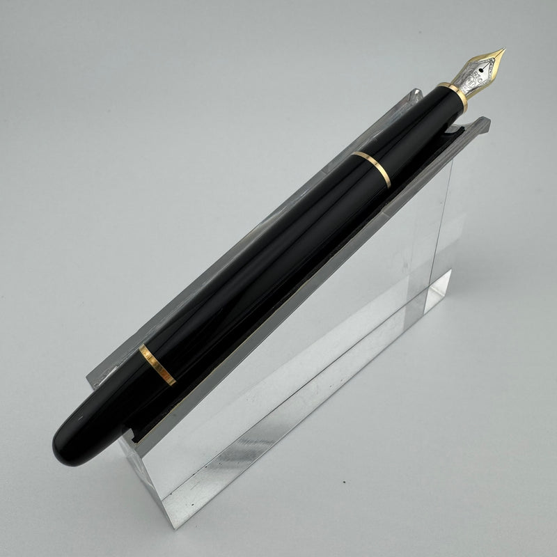 Montblanc Meisterstück No. 144 Classique Fountain Pen 18K Gold Medium Nib