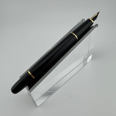Montblanc Meisterstück No. 144 Classique Fountain Pen 18K Gold Medium Nib