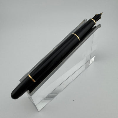 Montblanc Meisterstück No. 144 Classique Fountain Pen 18K Gold Medium Nib