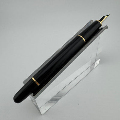 Montblanc Meisterstück No. 144 Classique Fountain Pen 18K Gold Medium Nib