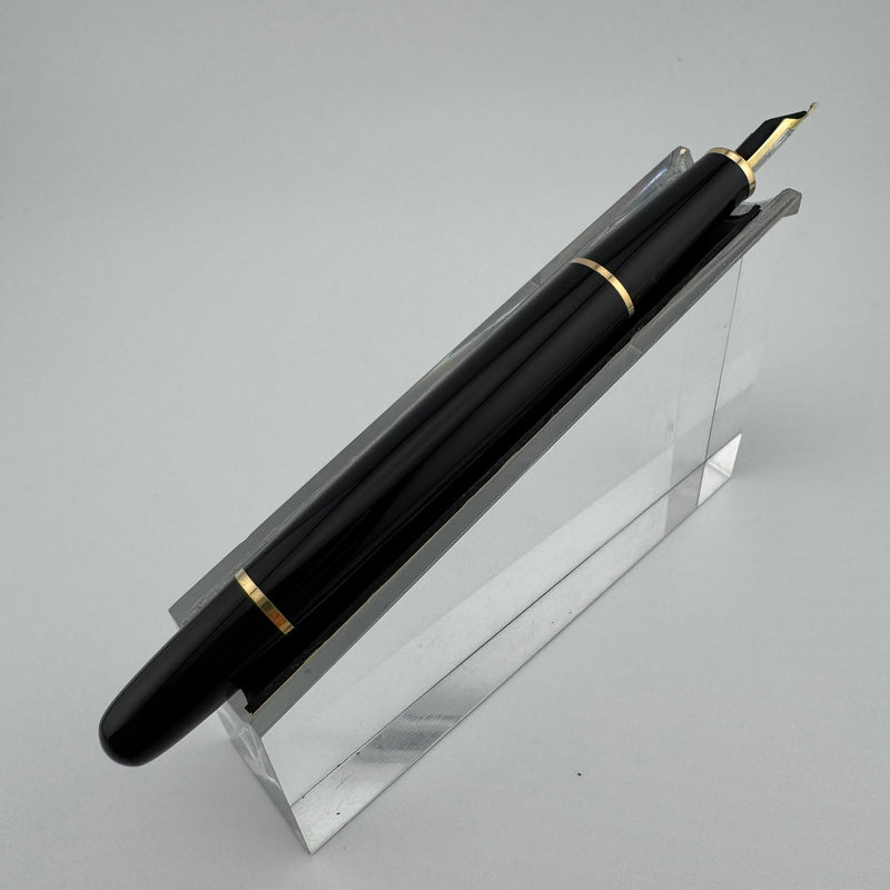 Montblanc Meisterstück No. 144 Classique Fountain Pen 18K Gold Medium Nib