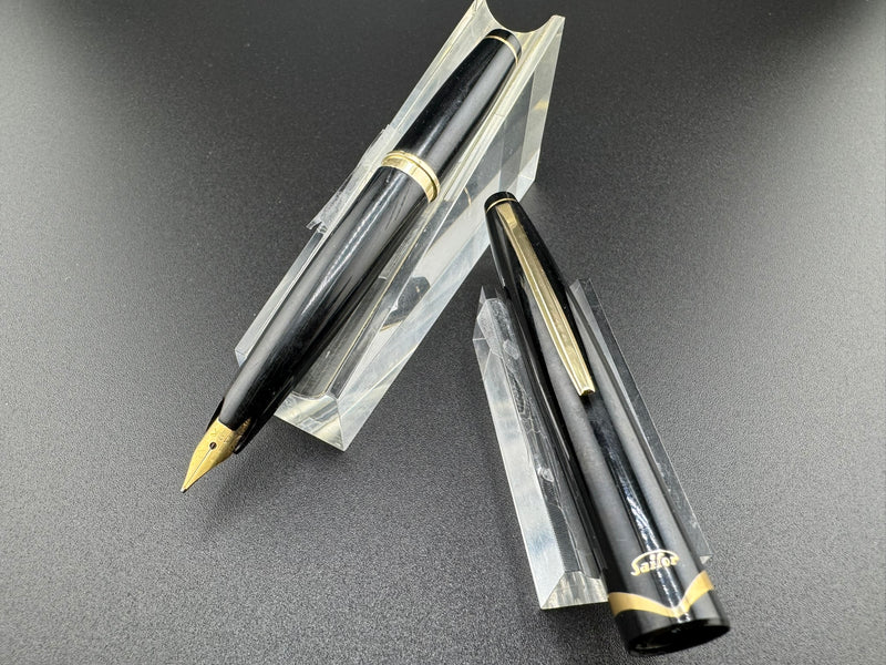 Sailor Black Resin Pocket Fountain Pen 18K No. 4 Medium Nib