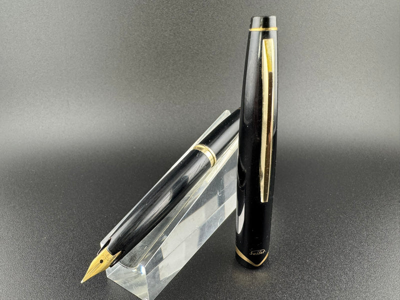 Sailor Black Resin Pocket Fountain Pen 18K No. 4 Medium Nib