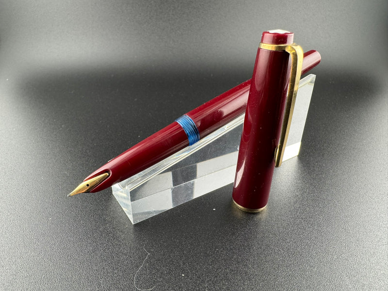 Montblanc No. 32 Bordeaux/Burgundy Fountain Pen 14K Medium Nib