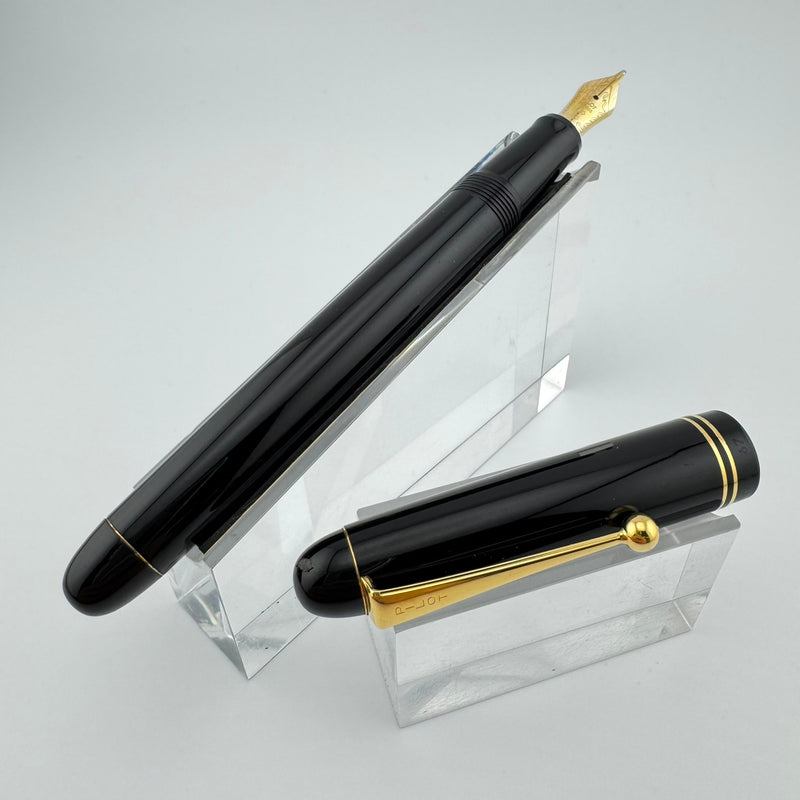 Pilot Custom 67 Black Resin Fountain Pen 14K Gold Broad Nib