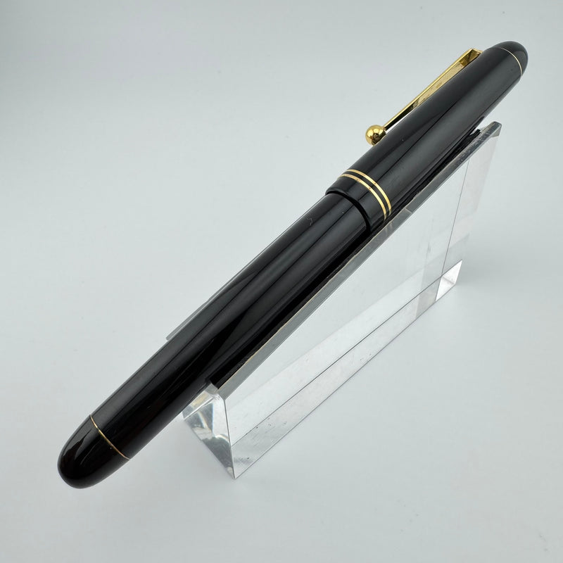 Pilot Custom 67 Black Resin Fountain Pen 14K Gold Broad Nib