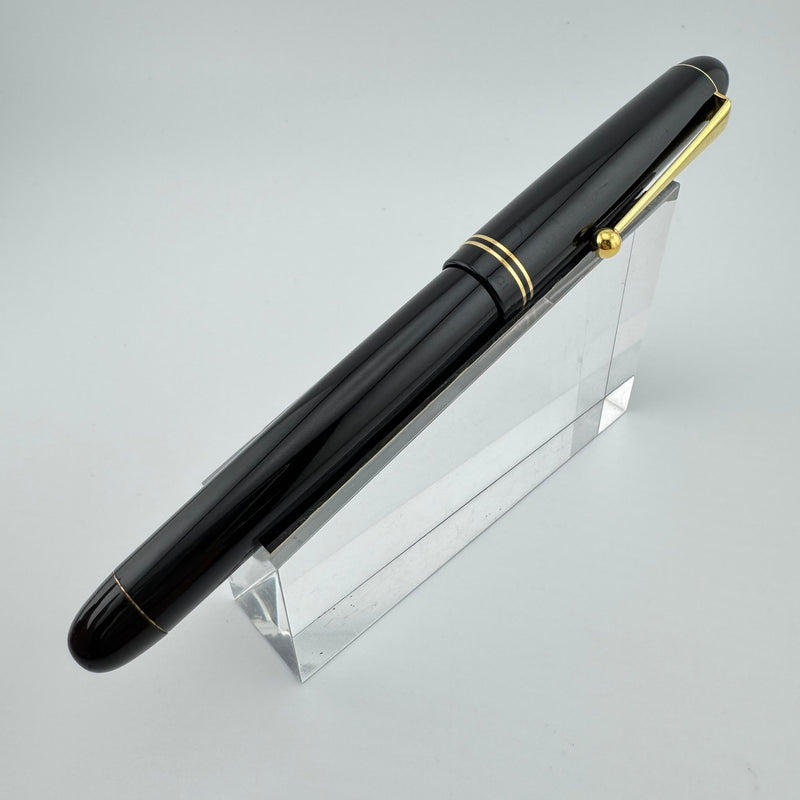 Pilot Custom 67 Black Resin Fountain Pen 14K Gold Broad Nib