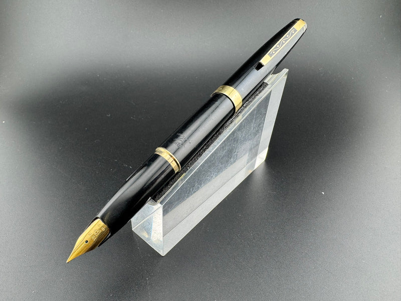 Platinum Black Resin Fountain Pen 18K Gold Medium Nib