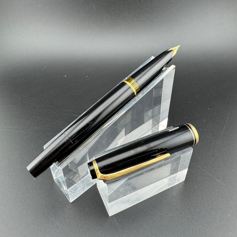 Montblanc No. 22 Black Resin Fountain Pen 14K Gold Extra-Fine Nib Serviced