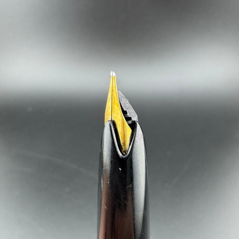 Montblanc Meisterstück No. 82 Rolled Gold Fountain Pen 18K Gold Fine Nib Serviced