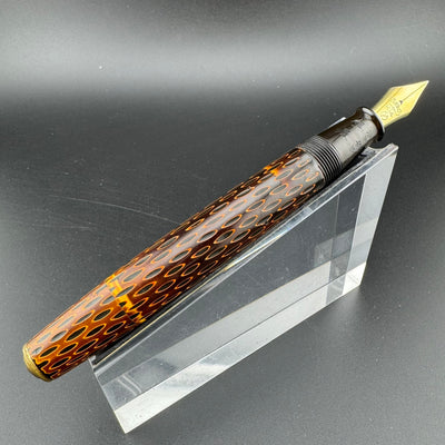 Steady Kamakura-Bori Urushi Eyedropper Fountain Pen 14K Gold Extra-Fine Nib