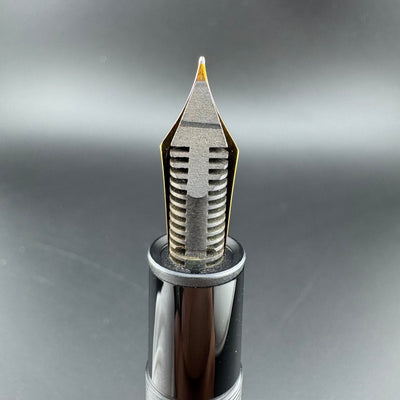 Montblanc No. 1467 Solitaire Solid 18K Gold Fountain Pen 18K Gold Extra-Fine Nib