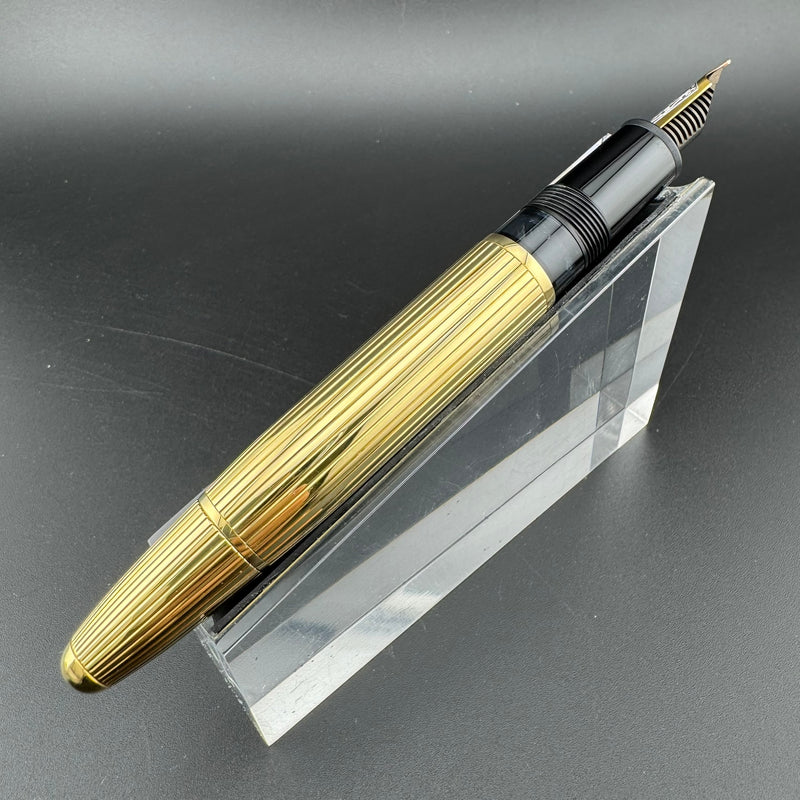 Montblanc No. 1467 Solitaire Solid 18K Gold Fountain Pen 18K Gold Extra-Fine Nib