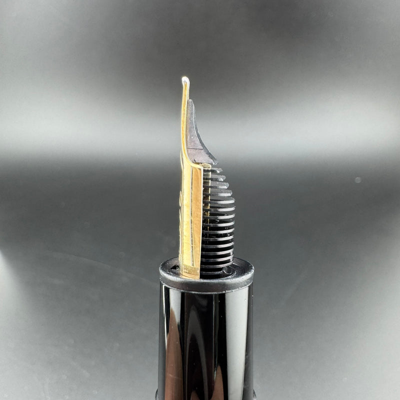 Montblanc Meisterstück No. 146 Fountain Pen 14K Gold Medium Nib Serviced