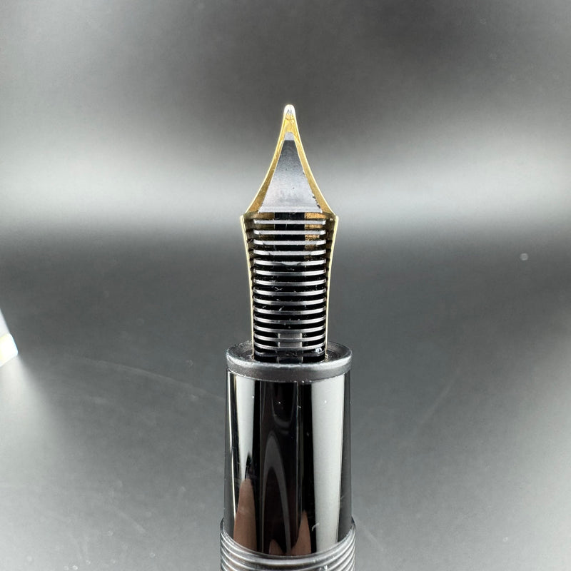 Montblanc Meisterstück No. 146 Fountain Pen 14K Gold Medium Nib Serviced