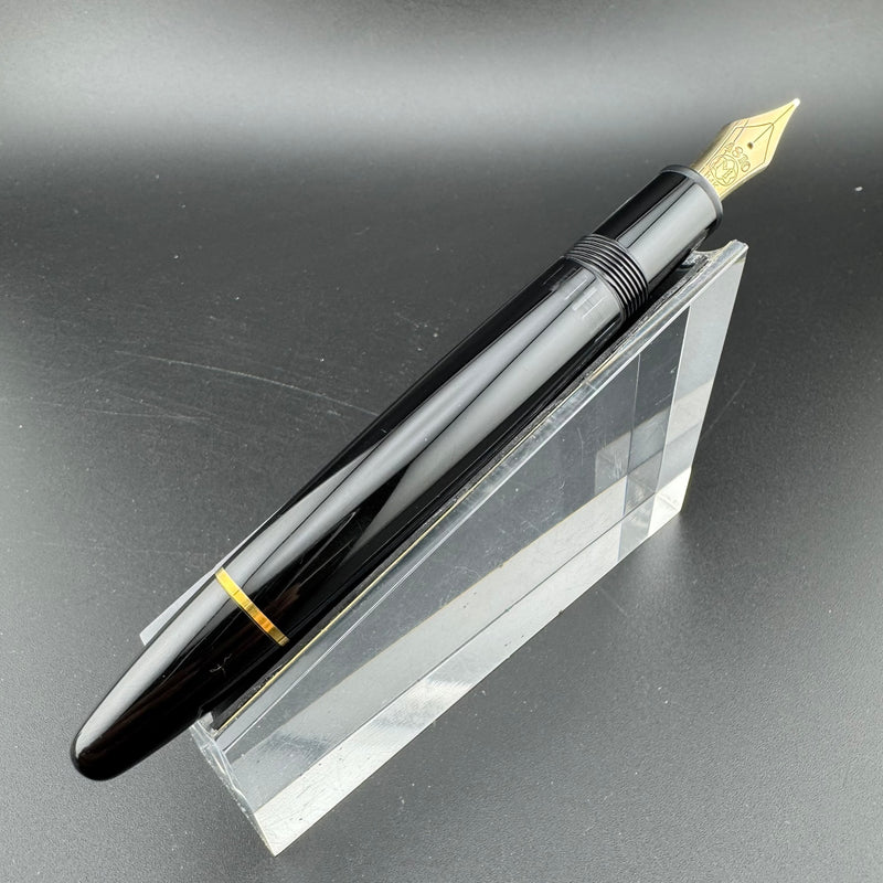 Montblanc Meisterstück No. 146 Fountain Pen 14K Gold Medium Nib Serviced