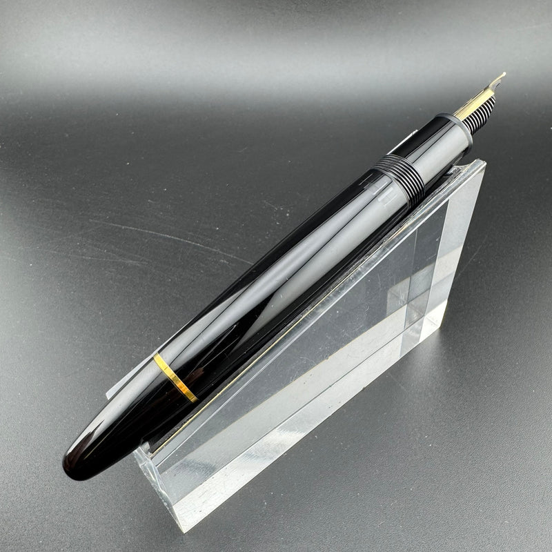 Montblanc Meisterstück No. 146 Fountain Pen 14K Gold Medium Nib Serviced