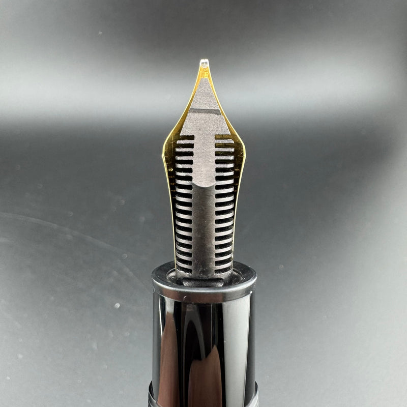 Montblanc Meisterstück No. 149 Fountain Pen 18K Gold Broad Nib Serviced