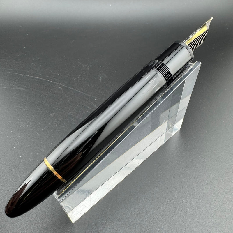 Montblanc Meisterstück No. 149 Fountain Pen 18K Gold Broad Nib Serviced