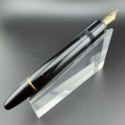 Montblanc Meisterstück No. 146 Fountain Pen 14K Gold Fine Nib Serviced