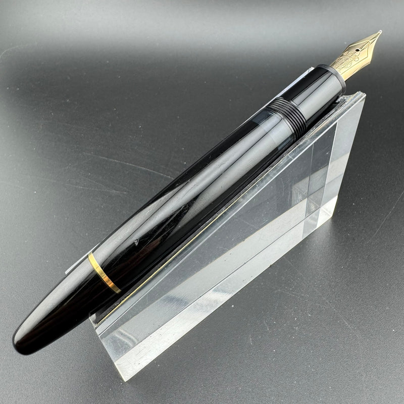 Montblanc Meisterstück No. 146 Fountain Pen 14K Gold Fine Nib Serviced