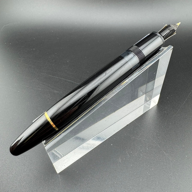 Montblanc Meisterstück No. 146 Fountain Pen 14K Gold Fine Nib Serviced