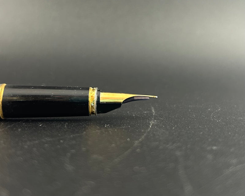 Pilot Deluxe Black Plaid Overlay Photoengraved Fountain Pen 18K Gold, Fine Nib